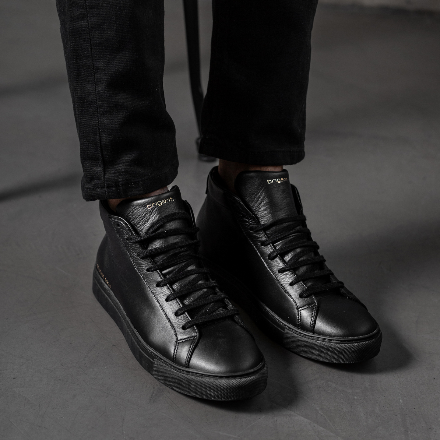 ZAPATILLA ROMAN NEGRA